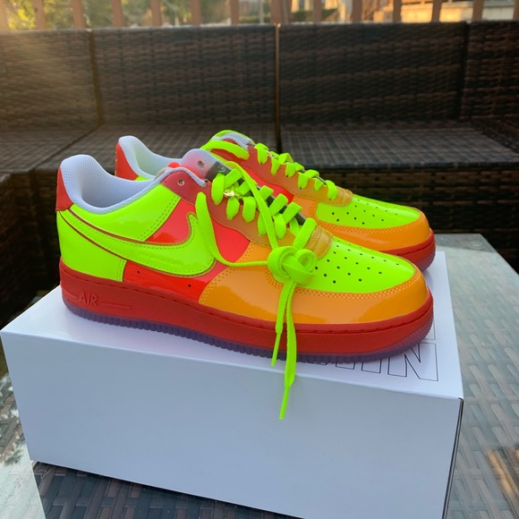 Custom NIKE BY YOU colorway - Picture 3 of 3